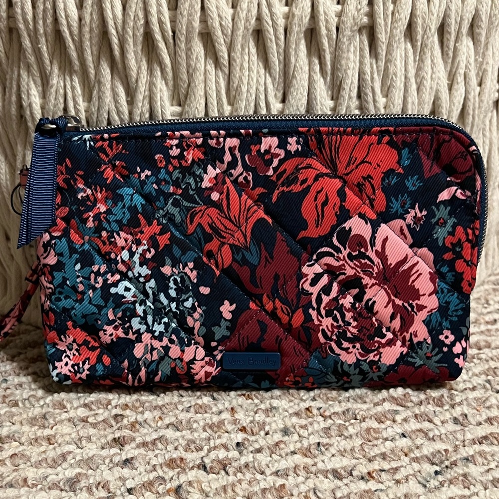 NWT Vera Bradley Cabbage Rose Cabernet RFID Wristlet